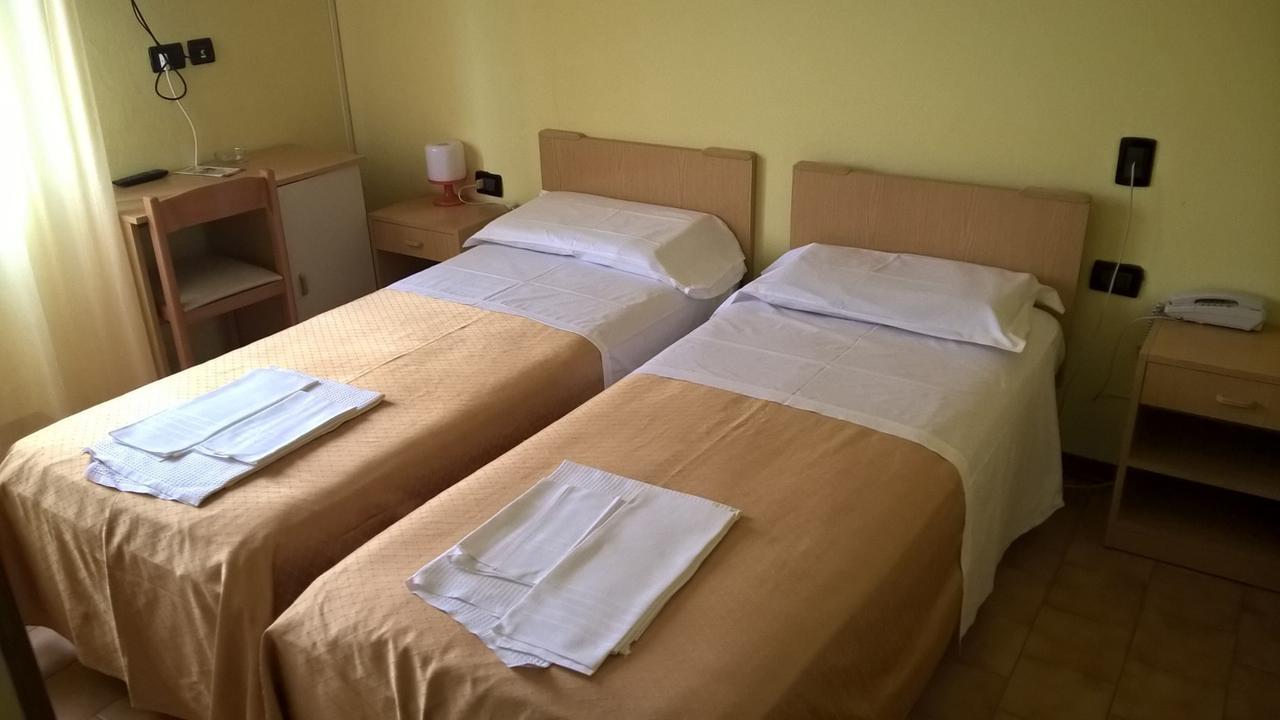 Hotel Parigi Castel San Pietro Terme Room photo