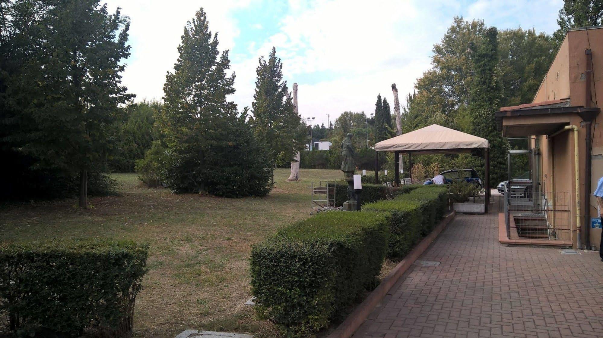 Hotel Parigi Castel San Pietro Terme Exterior photo