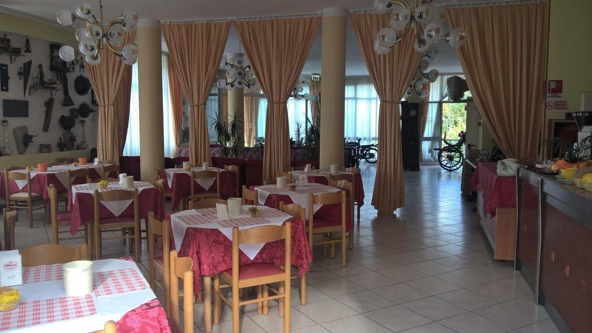 Hotel Parigi Castel San Pietro Terme Exterior photo